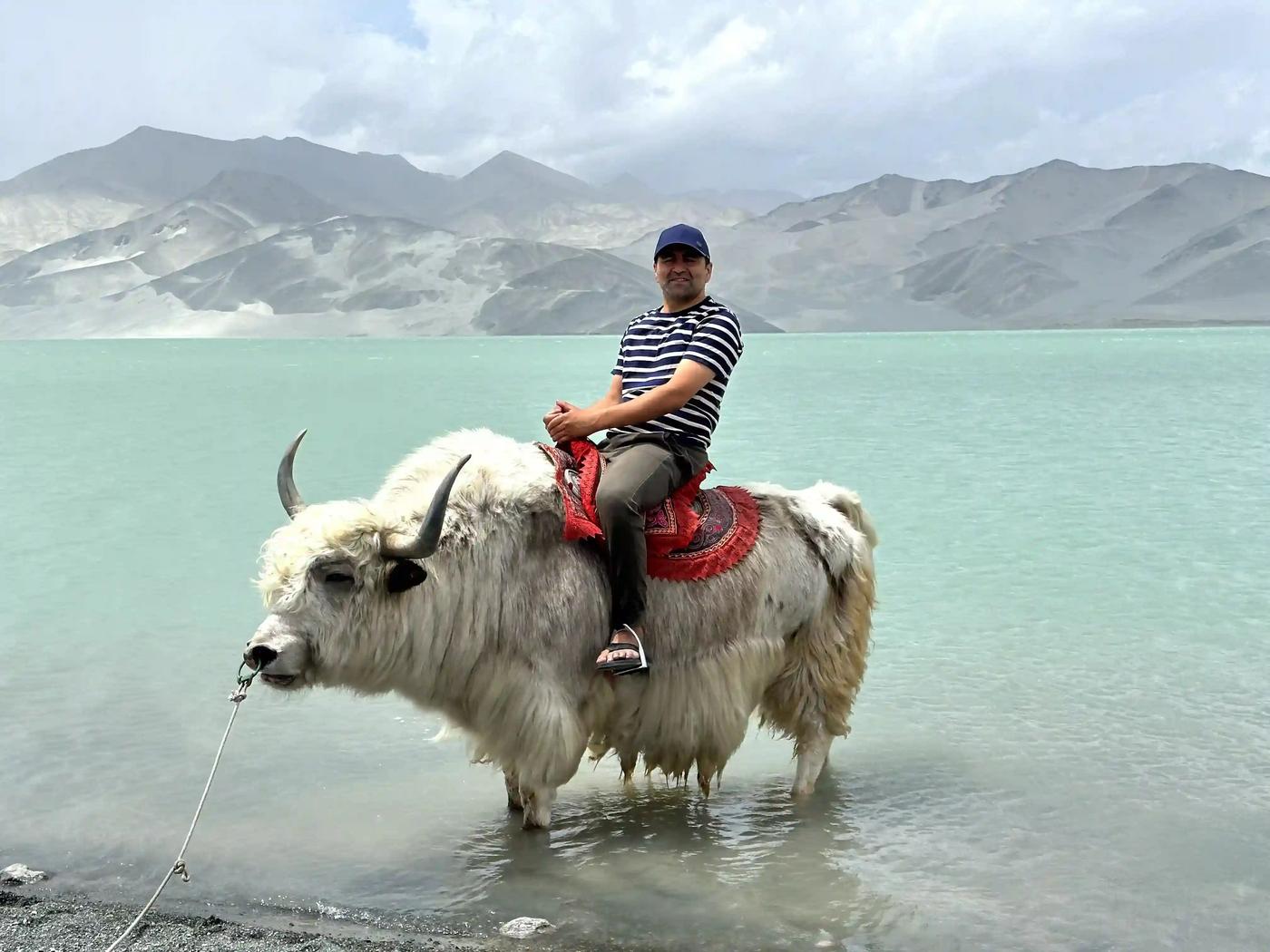 Yak Safari Ride & High Alpine Pastures - Shimshal & Chipurson Pamir Tour